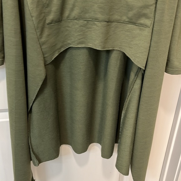 Women’s hi/lo top. - Picture 3 of 5